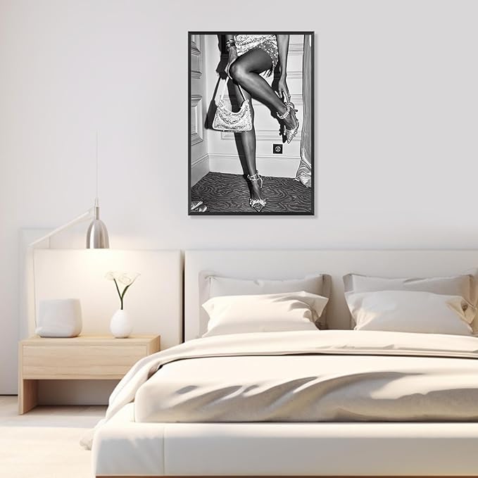 Trendy Black And White Canvas Wall Art High Fashion Poster Retro Girl Room Decor Luxury Feminist Prints Beautiful Chic Woman Picture For Apartment Batchroom Bedroom Decor 8x12in Unframed