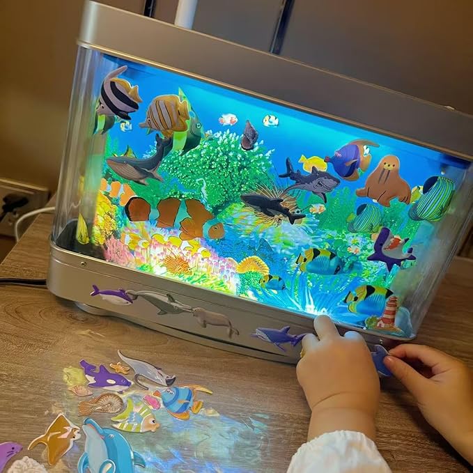 Fake Fish Tank Lamp - Moving Aquarium Night Light with Virtual Ocean Effect, 80s Retro Design for Adult Relaxation, Artificial Aquarium Decorative Lamp for Kids' Room and Cat Owners(US Plug)