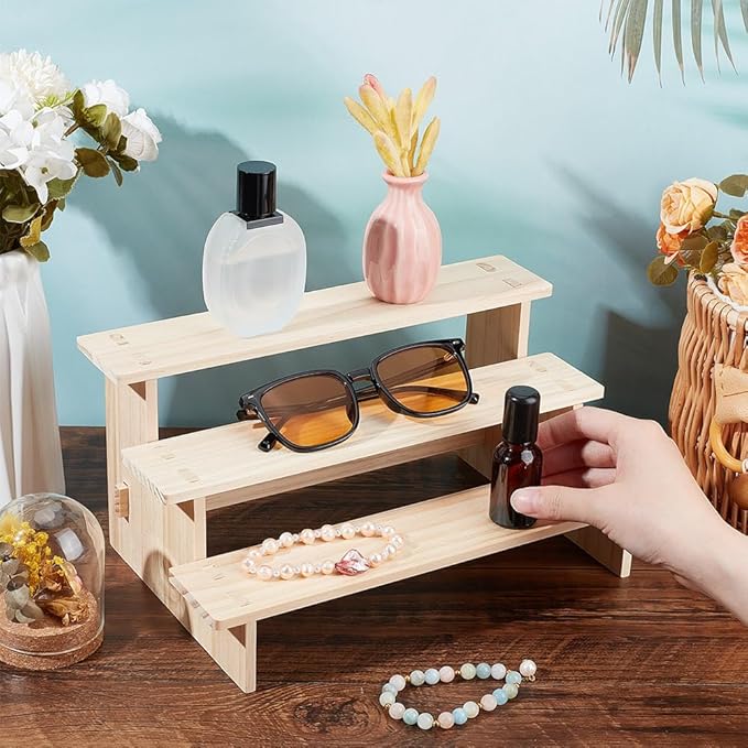 NBEADS 3-Tier Wooden Display Riser Shelf, 7.05x11.65x5.59 Inch Antique White Tabletop Small Food Stand Risers Display Makeup Step Perfume Organizer for Fragrance Cosmetics Figure Collection