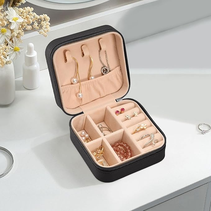 Jewelry Boxes for Women, Halloween Black Bat Small Kids Organizers Teenage Girls Christmas Gift Ages 8-12 Packaging Necklace Earrings Ring, PU Leather Velvet