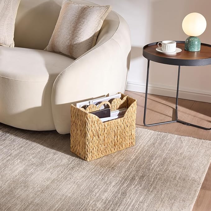 YANGQIHOME Wicker Magazine Holder, Handwoven Water Hyacinth Magazine Basket, Scalloped Book Basket with Handle, Divided Magazine Rack for Office, Bathroom, Living Room