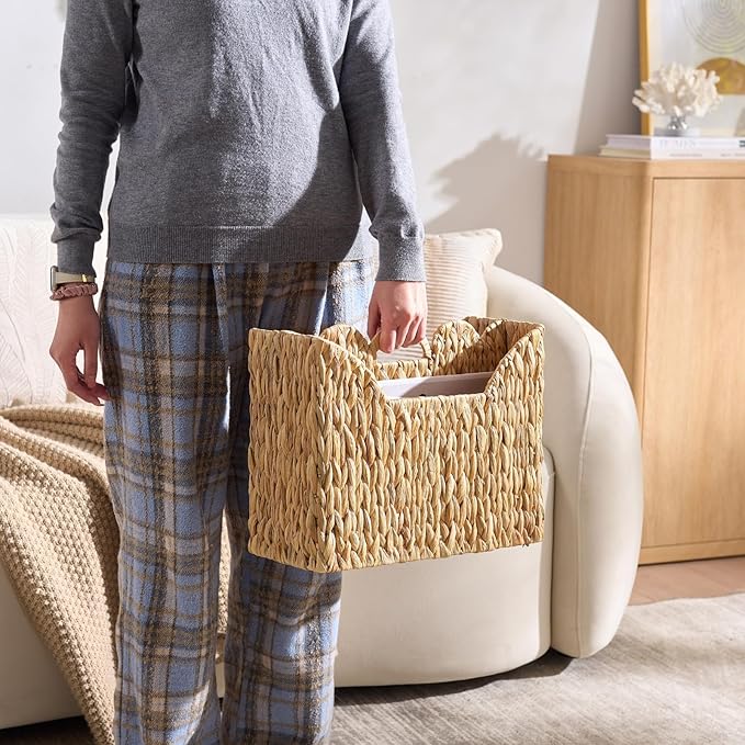 YANGQIHOME Wicker Magazine Holder, Handwoven Water Hyacinth Magazine Basket, Scalloped Book Basket with Handle, Divided Magazine Rack for Office, Bathroom, Living Room